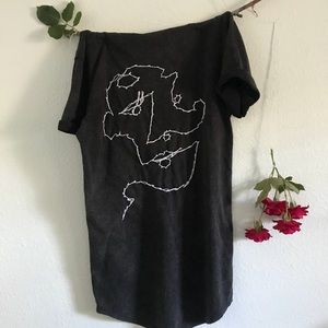Oversized Tee with Embroidered One-line Face